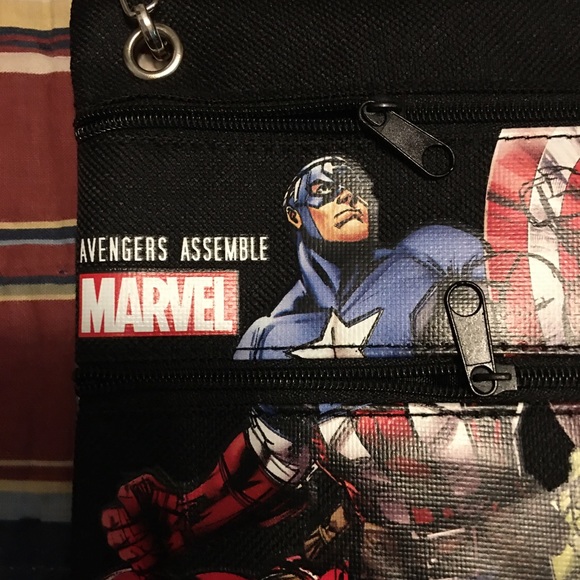 Marvel Avengers Passport/Ticket Holder 🦸🏼‍♂️ - Picture 2 of 5